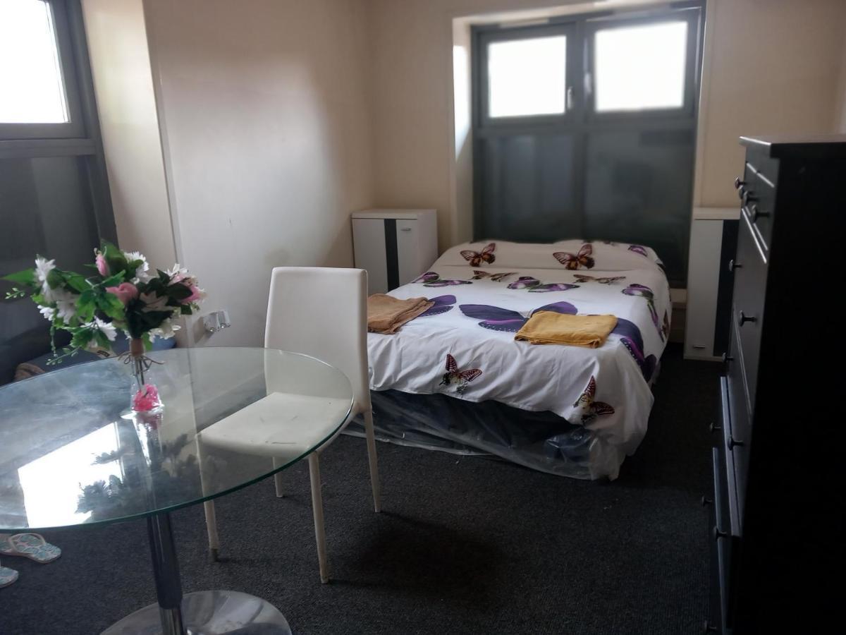 Jah Lodge Кройдон Екстер'єр фото